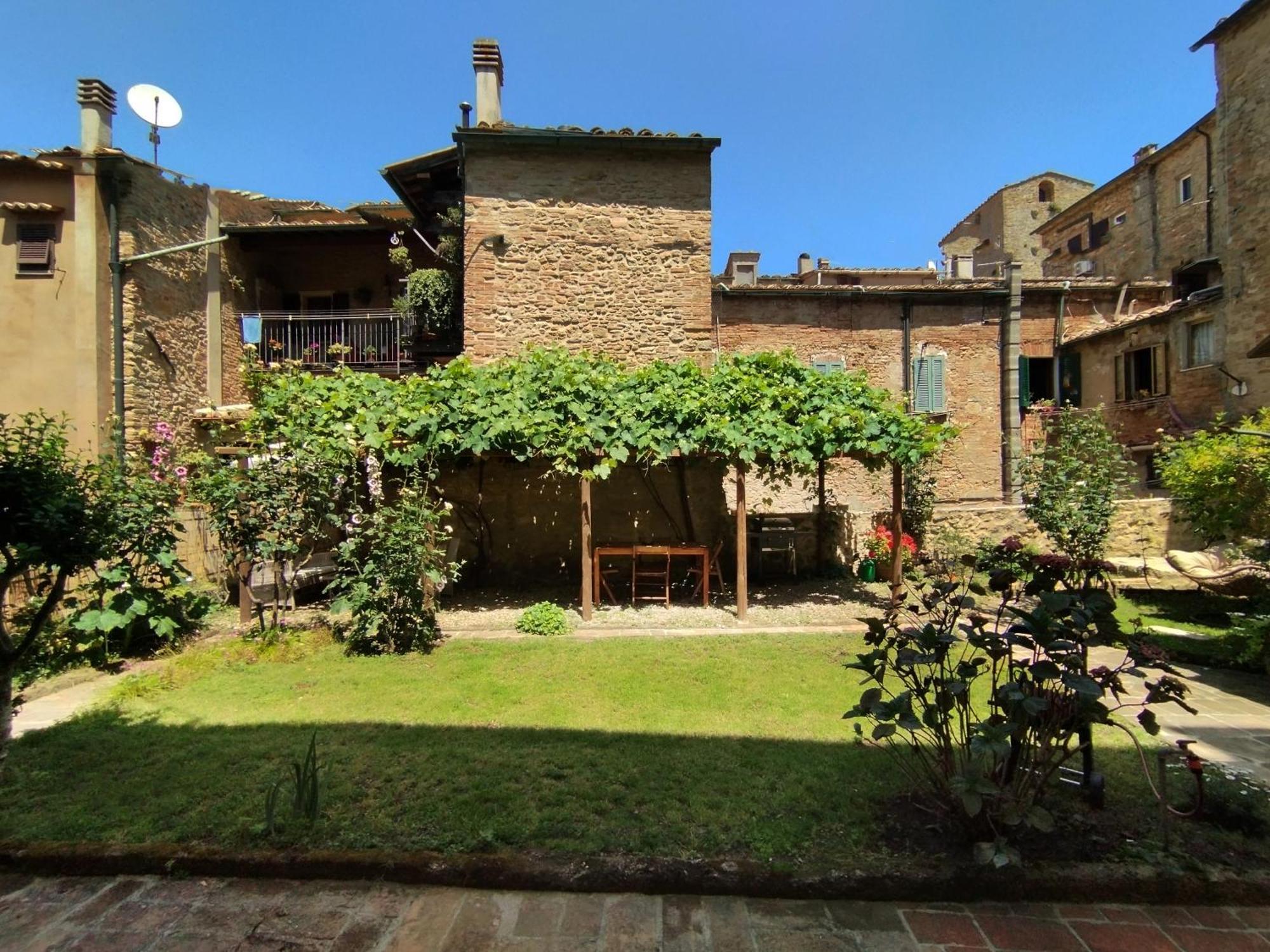 Il Cantuccio- Appartamento In Centro Con Giardino Volterra Exteriér fotografie
